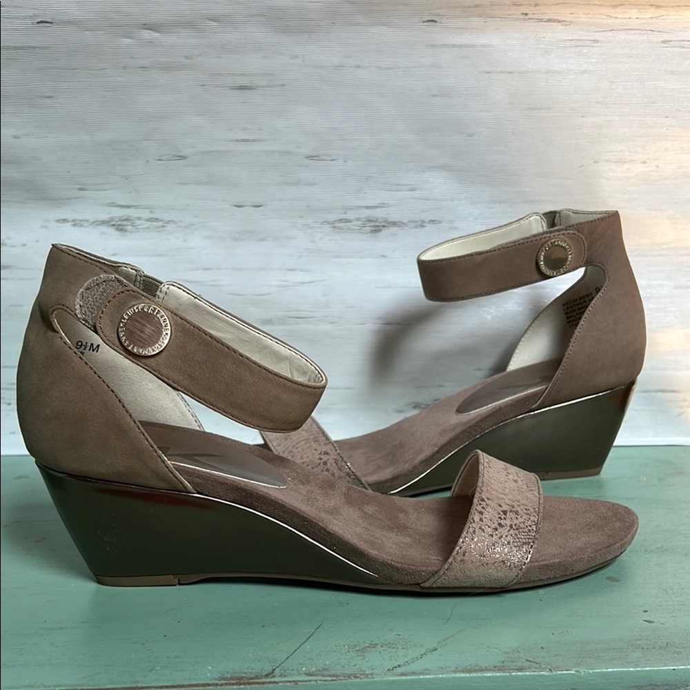 Anne Klein 9 1/2 M Women’s Akcalbert Summer Dressy Sandal Ankle Strap Leather